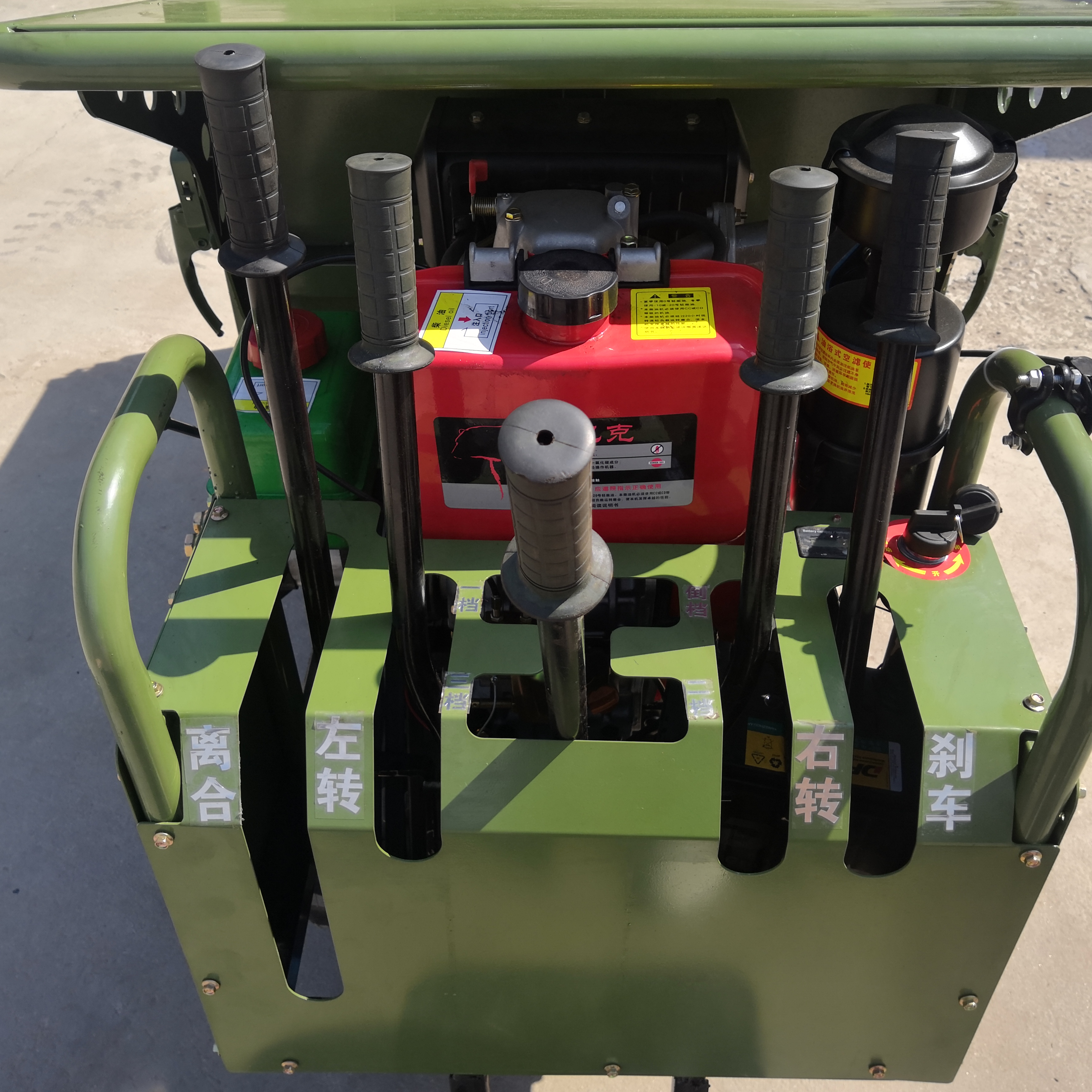 Hydraulic Mini Crawler Dumper , Self Loading Mini Dumper 0.8T Horsepower