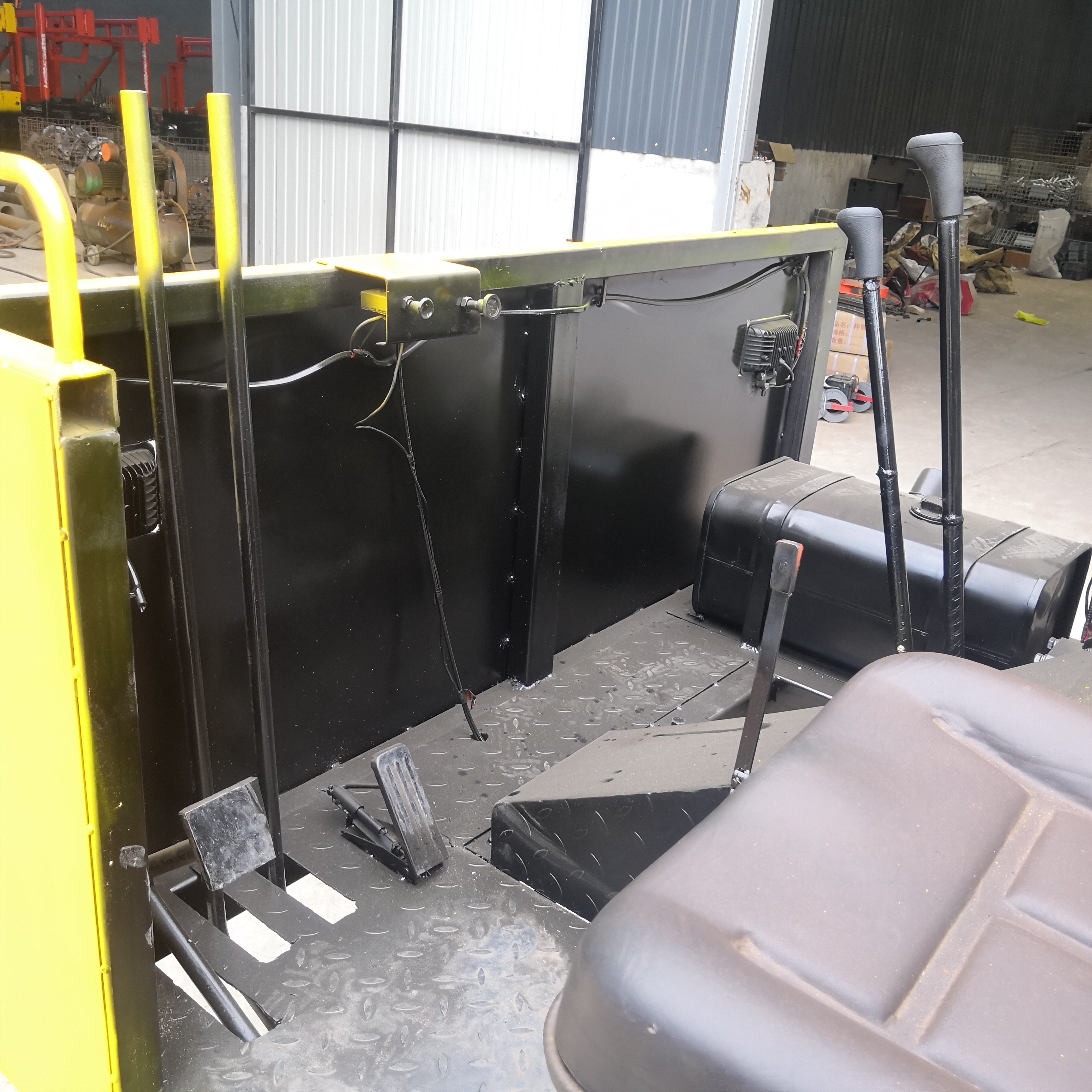 4 Tons Walk Type Small Tracked Transport Vehicle Yellow Color Long Life